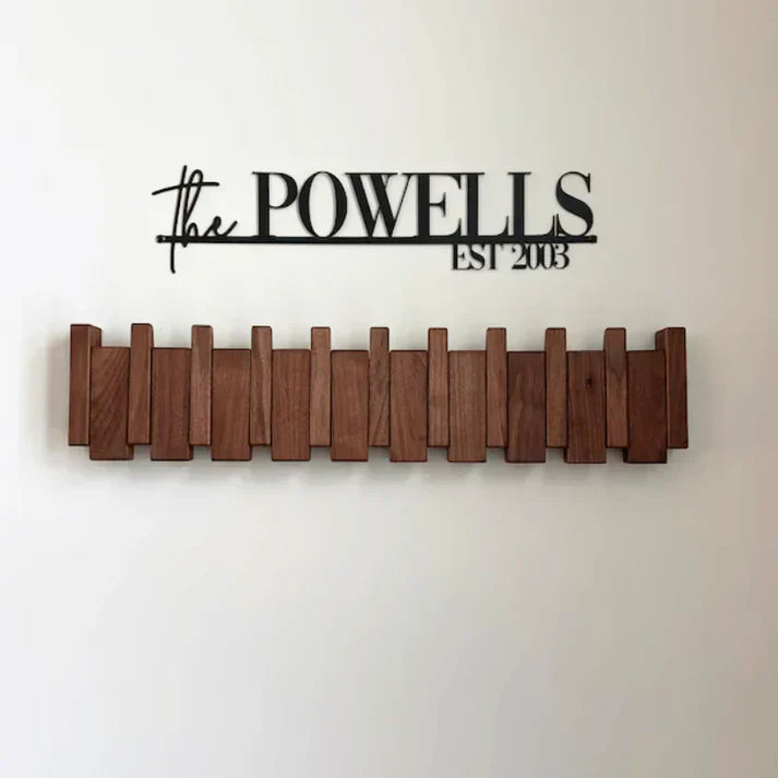 Drewniany wieszak ścienny z litego drewna, inspirowany pianinem, z haczykami marki Kaeluo