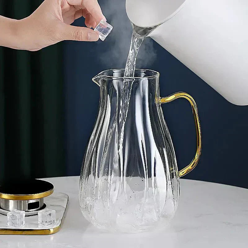 Set med dryckeskanna i glas med lock i rostfritt stål samt matchande koppar