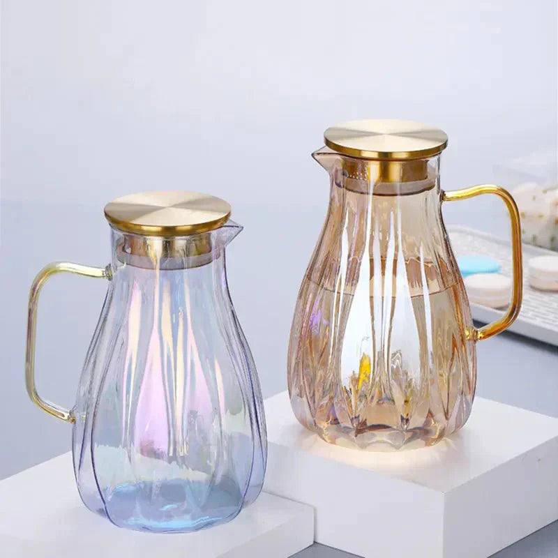Set med dryckeskanna i glas med lock i rostfritt stål samt matchande koppar