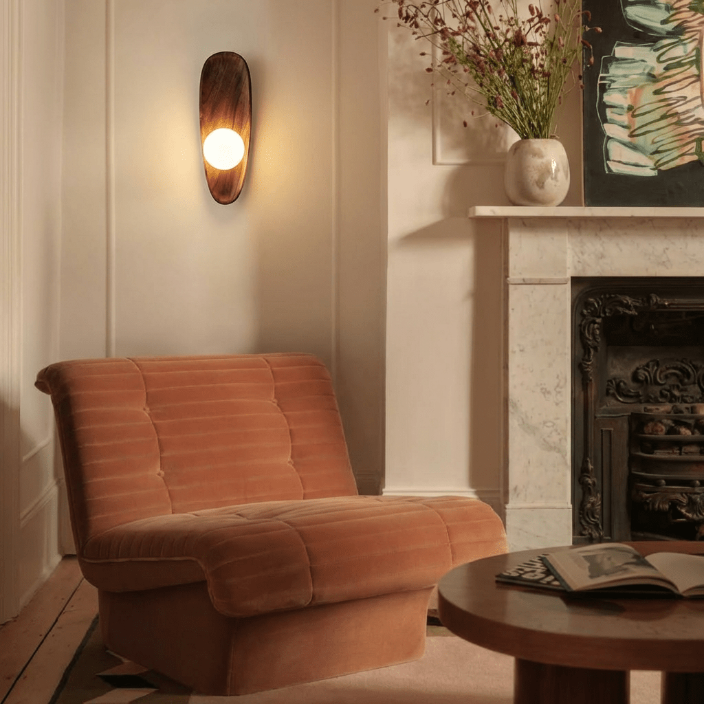 Lampe murale à lumière douce pour pièces d'ambiance avec accent en bois sculpté