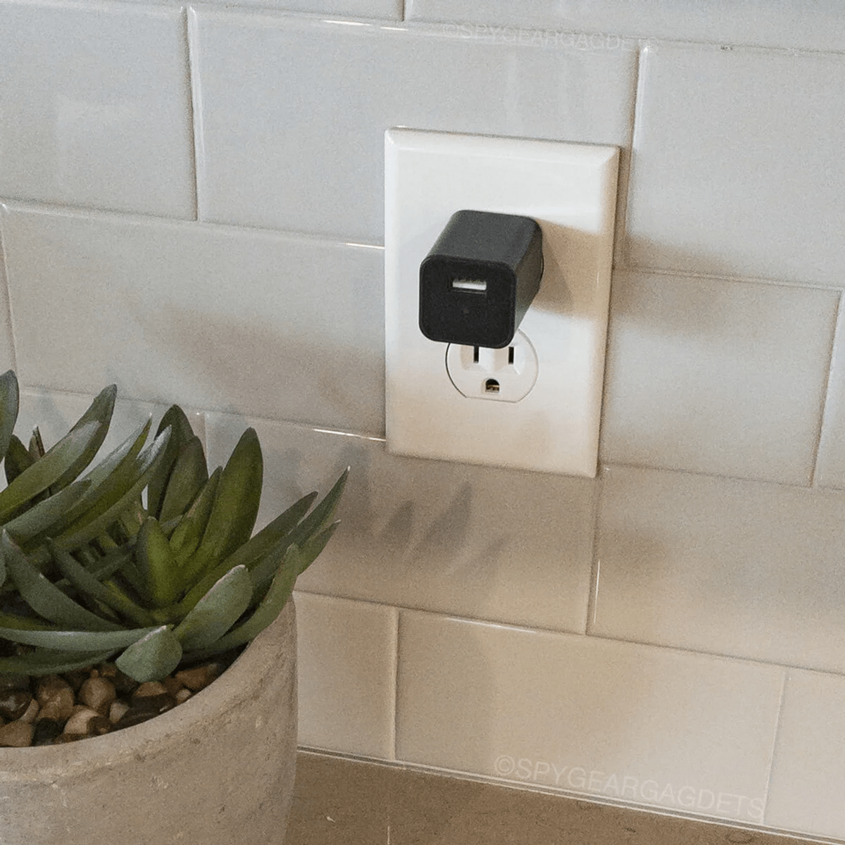 USB-vægoplader med skjult kamera, Averra 1080P, bevægelsesaktiveret Wi-Fi-optagelse