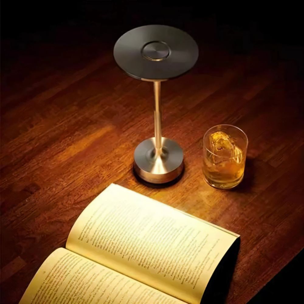 Dobíjecí LED stolní lampa LumaForge s moderním hliníkovým designem