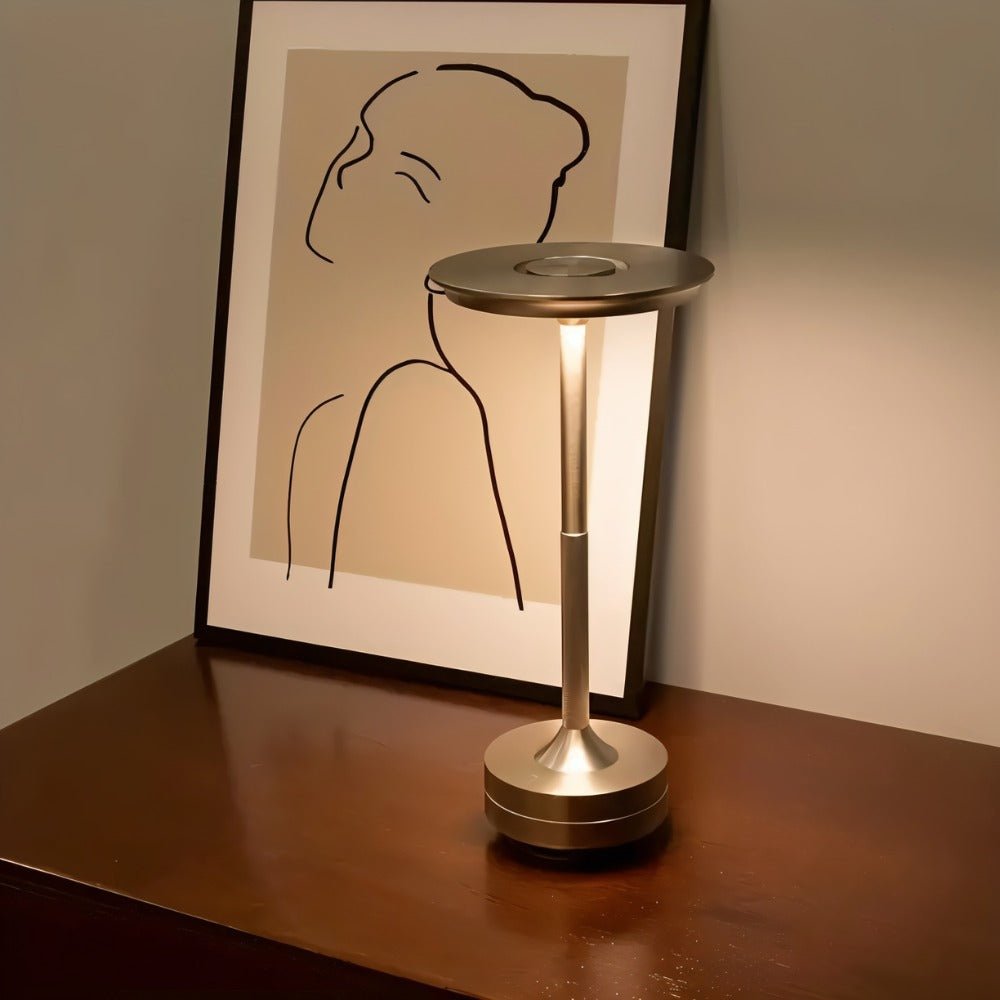 Dobíjecí LED stolní lampa LumaForge s moderním hliníkovým designem