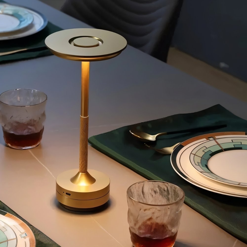 Dobíjecí LED stolní lampa LumaForge s moderním hliníkovým designem
