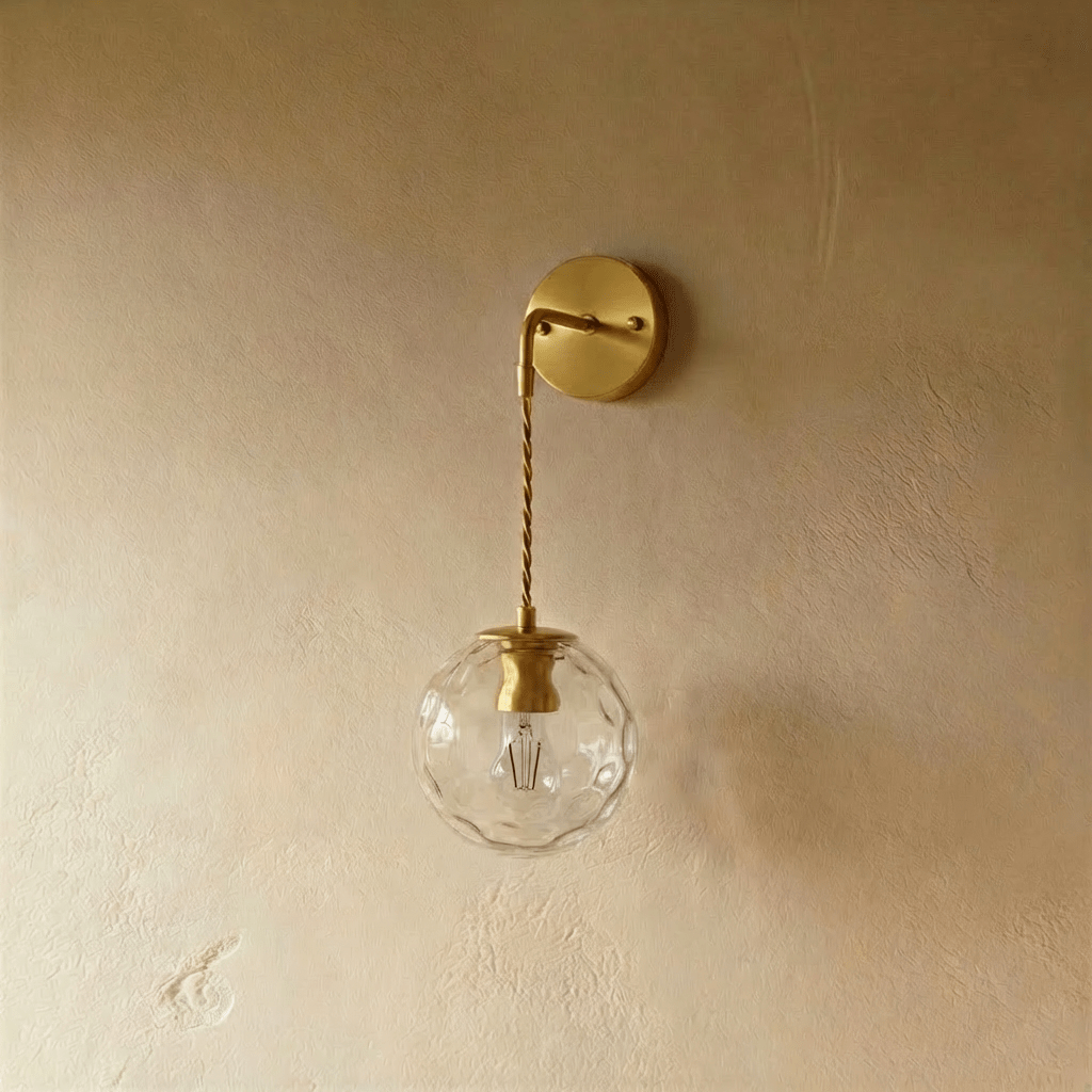 Lampada da Parete Copper Halo con Paralume in Vetro Satinato e Design Minimalista