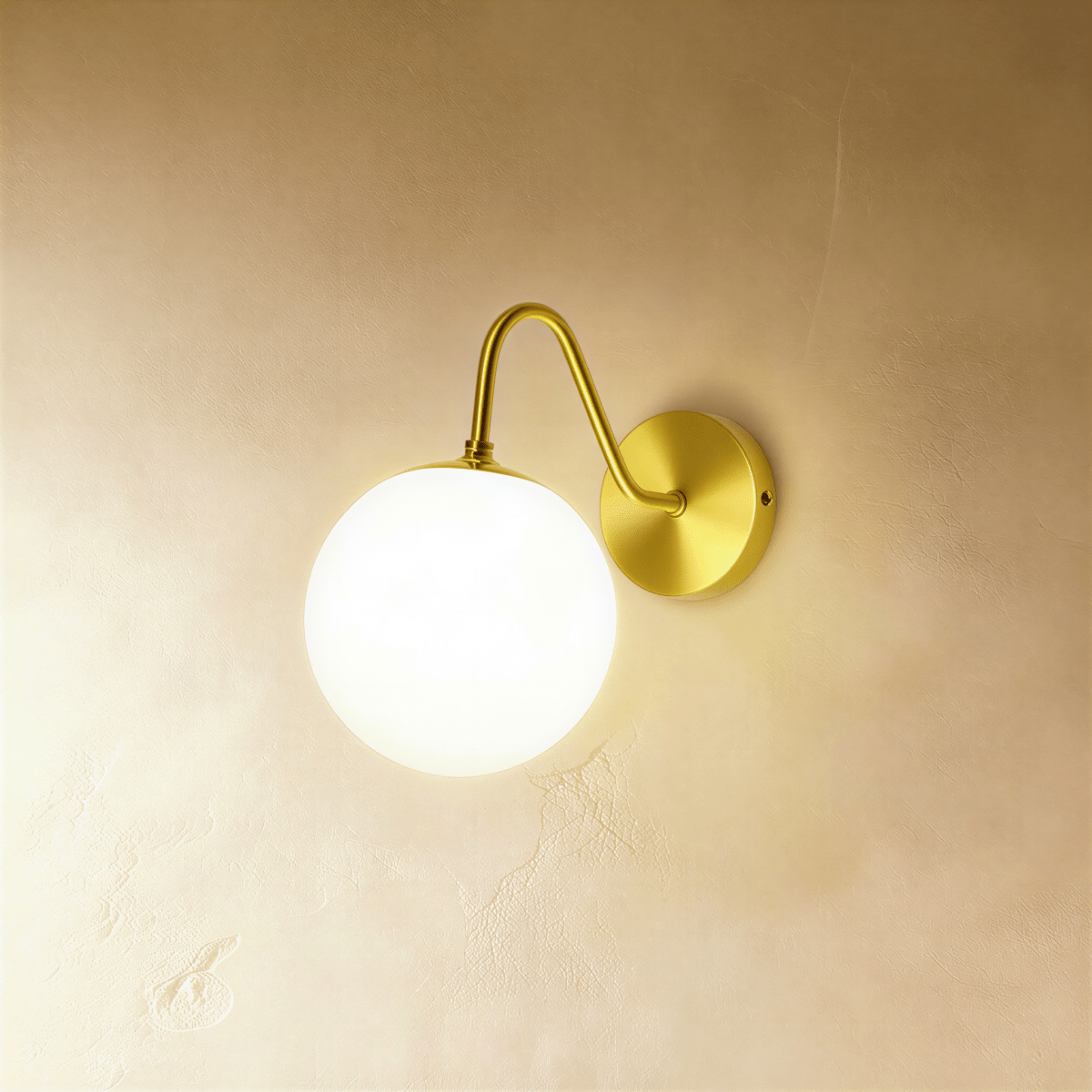 Lampada da Parete Copper Halo con Paralume in Vetro Satinato e Design Minimalista