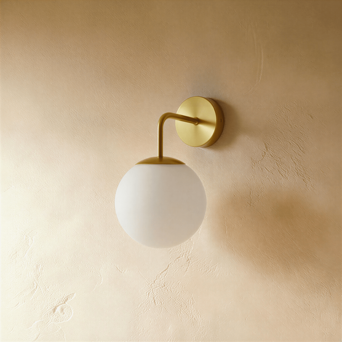 Lampada da Parete Copper Halo con Paralume in Vetro Satinato e Design Minimalista
