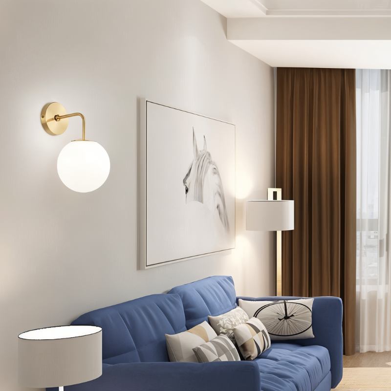Lampada da Parete Copper Halo con Paralume in Vetro Satinato e Design Minimalista