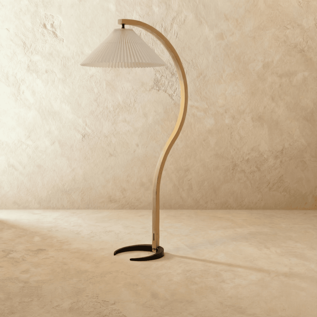 Stojací lampa Arcadia z bukového dřeva s křivkou S a plisovaným stínidlem ve stylu empire