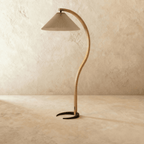 Lampada da Terra Arcadia in Faggio con Curva a S e Paralume Plissettato Empire