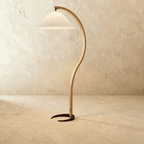 Lampada da Terra Arcadia in Faggio con Curva a S e Paralume Plissettato Empire