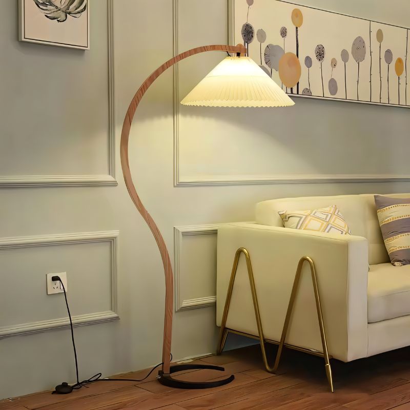 Stojací lampa Arcadia z bukového dřeva s křivkou S a plisovaným stínidlem ve stylu empire