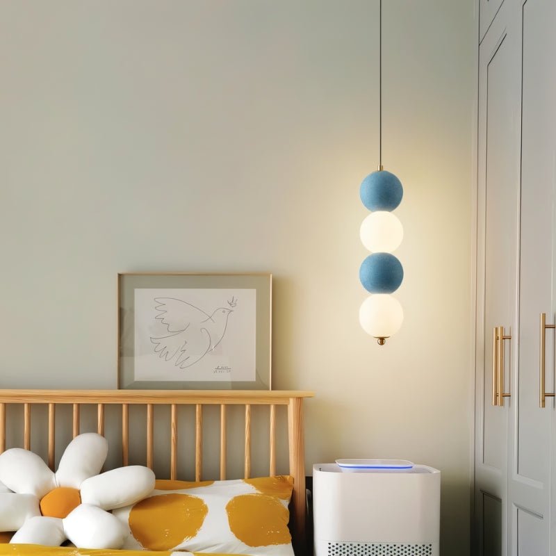 Geometryczna lampa wisząca Orbis Lux z matowymi szklanymi kulami