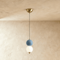 Geometryczna lampa wisząca Orbis Lux z matowymi szklanymi kulami