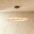 Lampadario LuminaCalcite Halo in alabastro con struttura a cavi d’acciaio