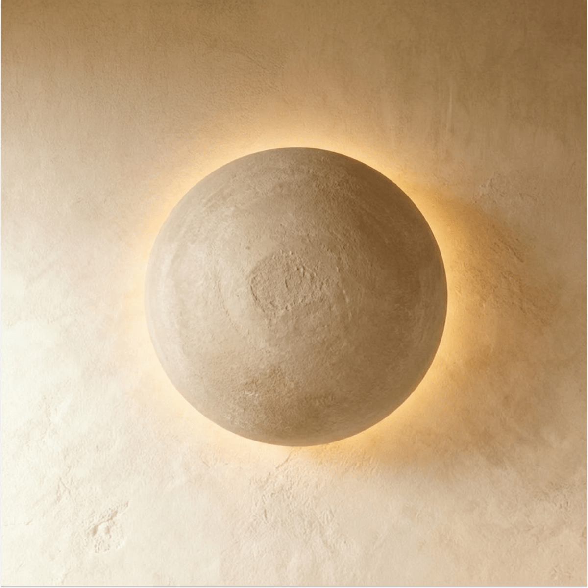 Ruční výroba nástěnného světla Solstice Earth Travertinová koule s teplým ambientním světlem  