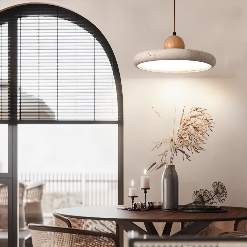 Závěsné světlo TerraLume Travertinové dřevo Orb pro přírodní domácí dekor  