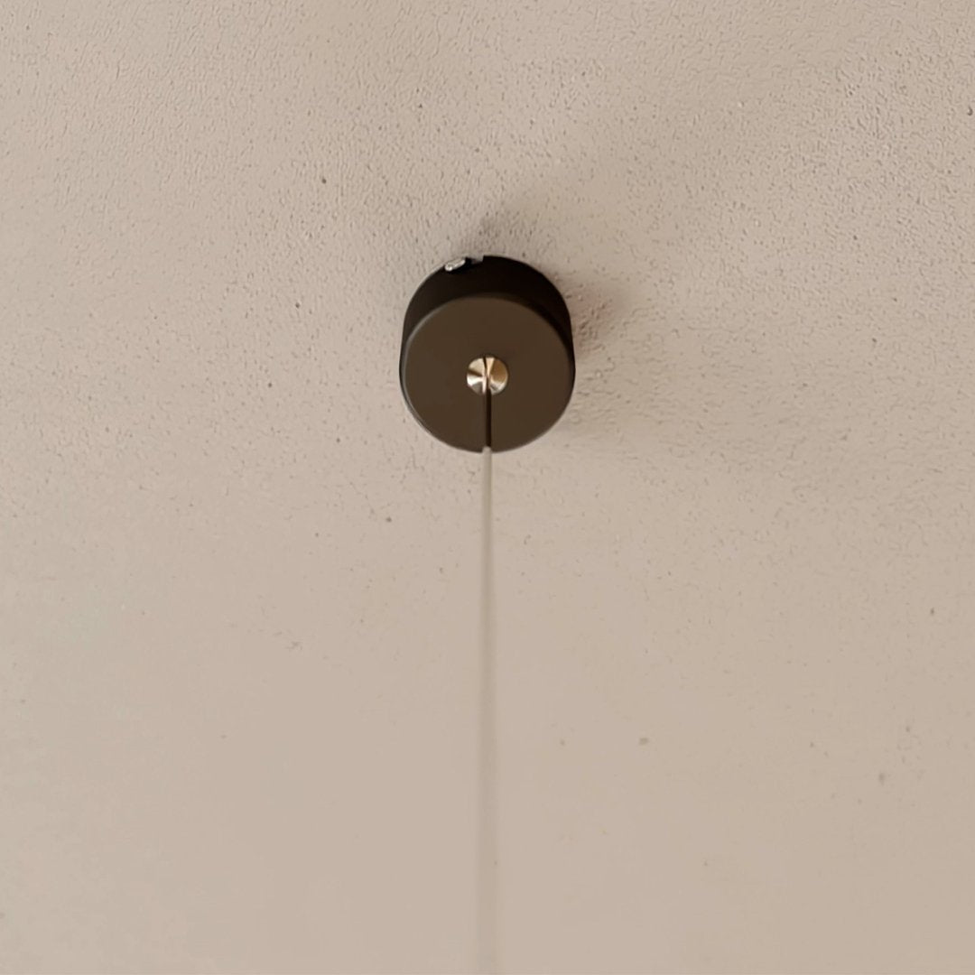 Minimalistické hliníkové závěsné svítidlo AeroLume, teplé LED světlo 2700 K